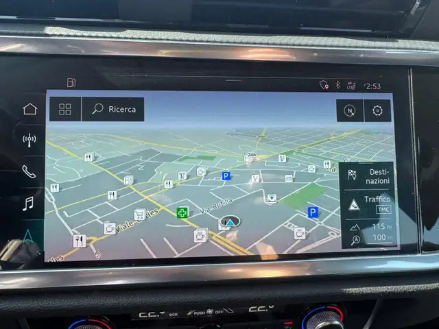 Audi Q3 view 10
