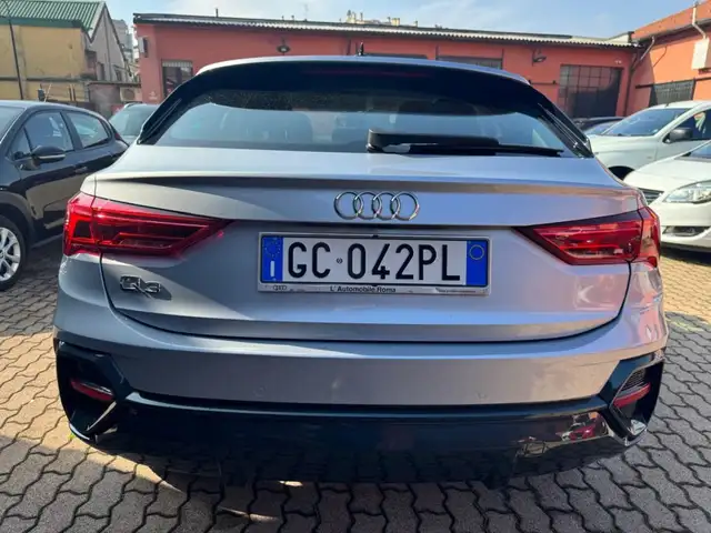 Audi Q3 view 3