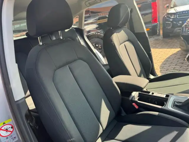 Audi Q3 view 15