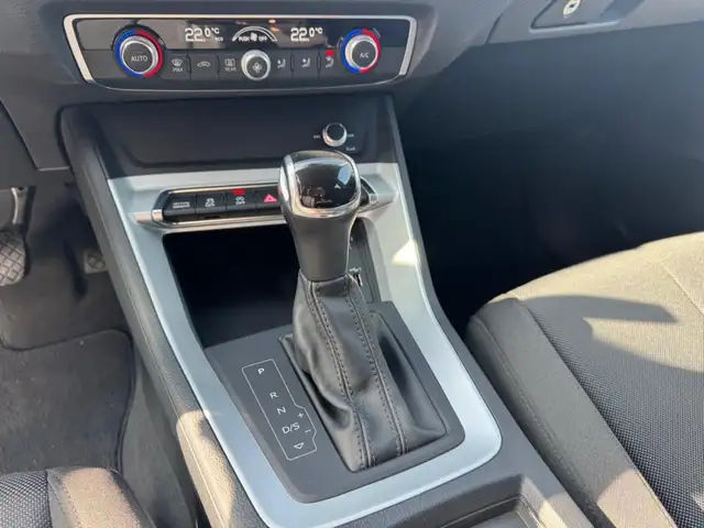 Audi Q3 view 11