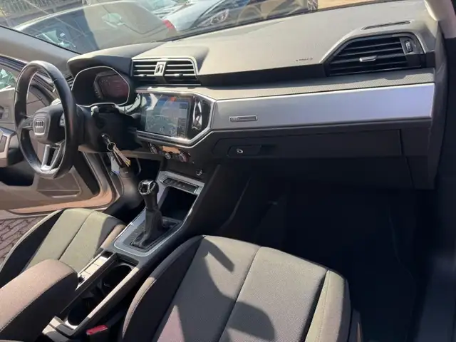 Audi Q3 view 14