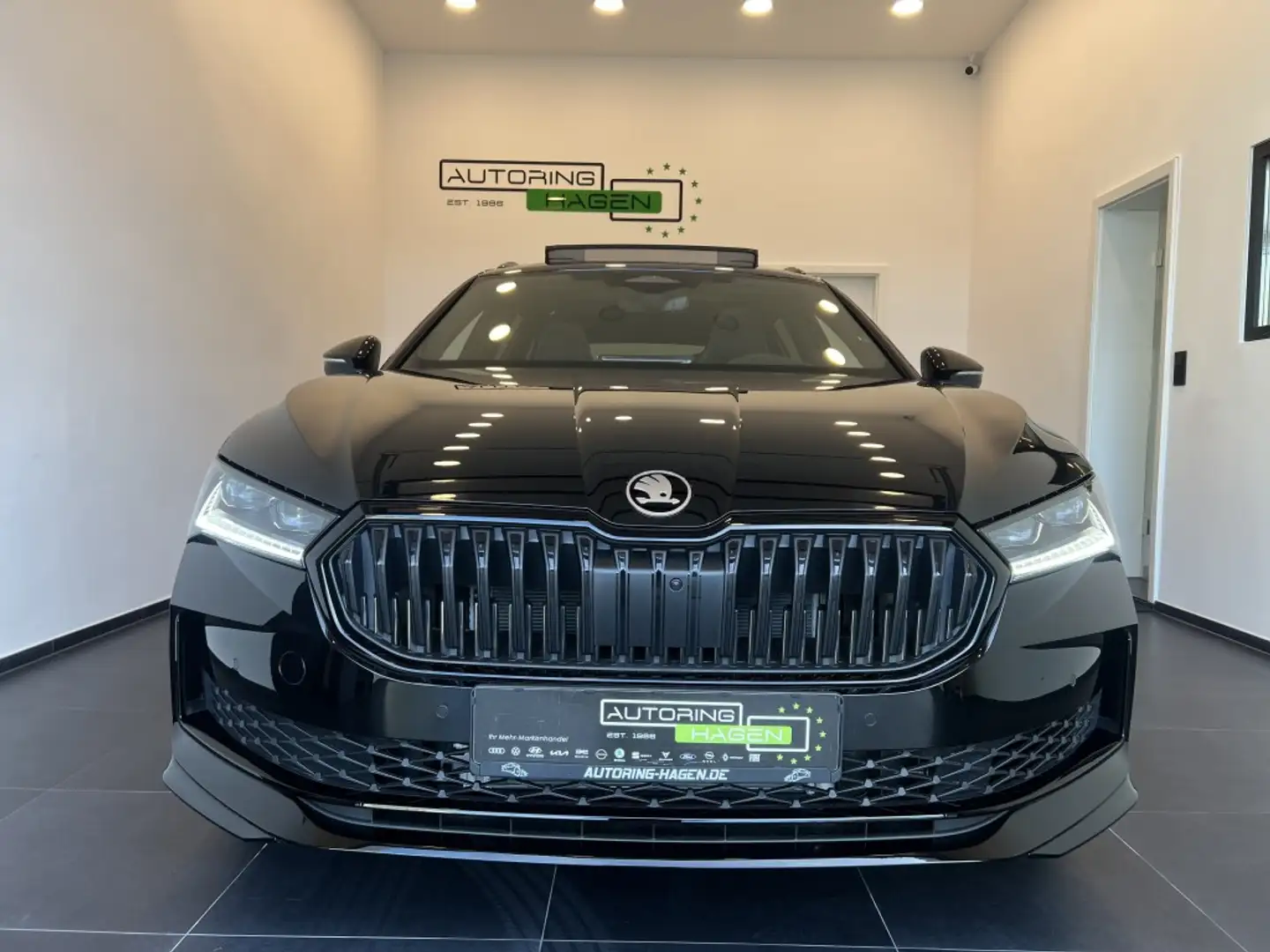 Skoda Superb 265PS 4x4 Sportline Vollausstattung! Zwart - 2