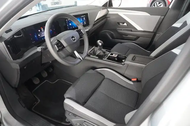 Opel Astra view 12