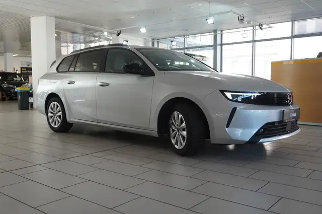 Opel Astra view 6