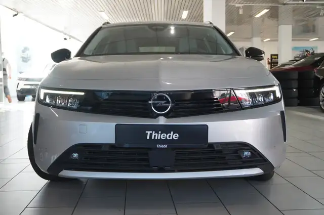 Opel Astra view 5