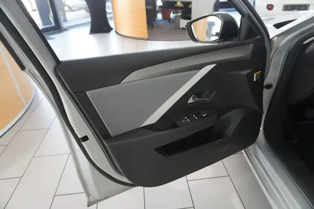 Opel Astra view 14