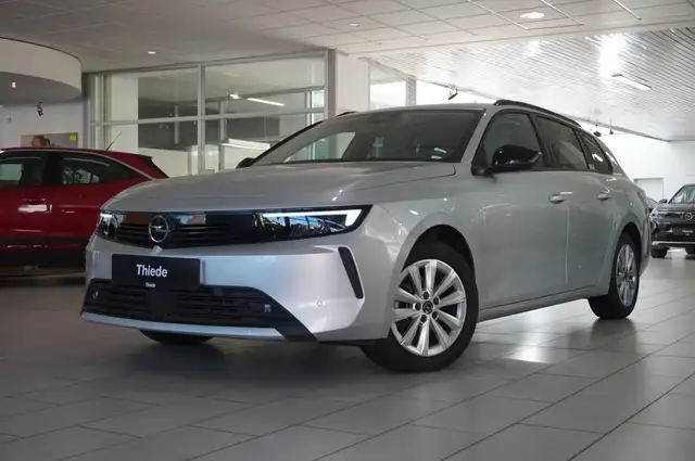 Opel Astra view 3