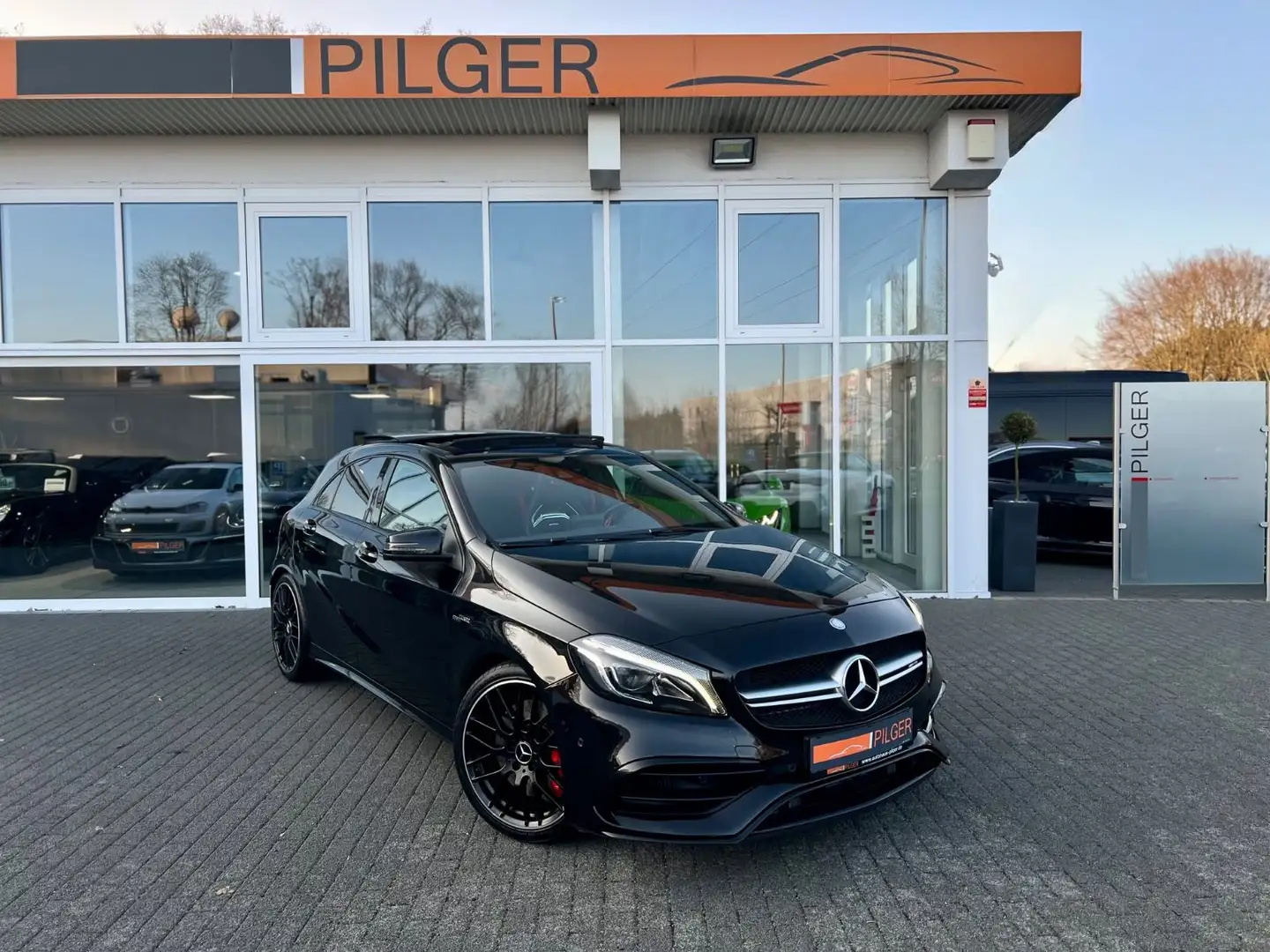 Mercedes-Benz A 45 AMG A45 AMG 4Matic PANO*SCHALE*H/K*LED*KAMERA*NIGHT Nero - 1