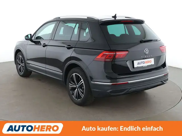 Volkswagen Tiguan view 4