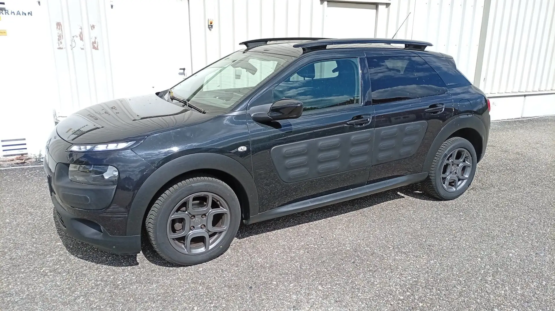 Citroen C4 Cactus Shine Schwarz - 1