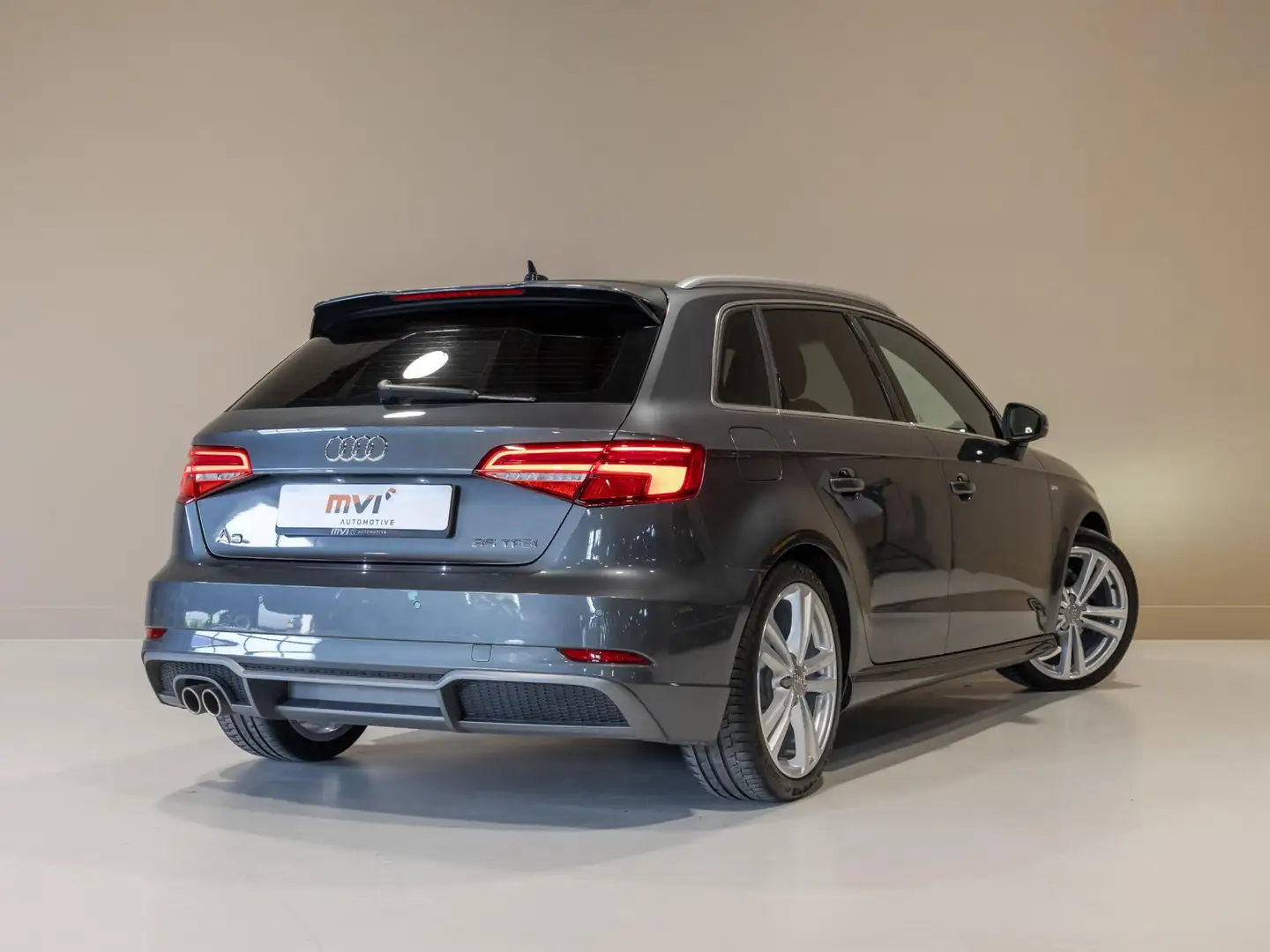 Audi A3 Sportback 35 TFSI CoD 2x S-Line / 150pk / Automati Grijs - 2