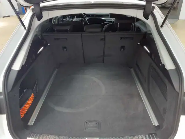 Audi A6 view 14