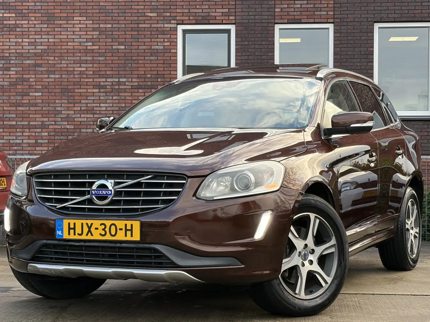 Volvo XC60 2.0 T5 FWD Summum 241pk | 12 maanden garantie | Ac Braun - 1