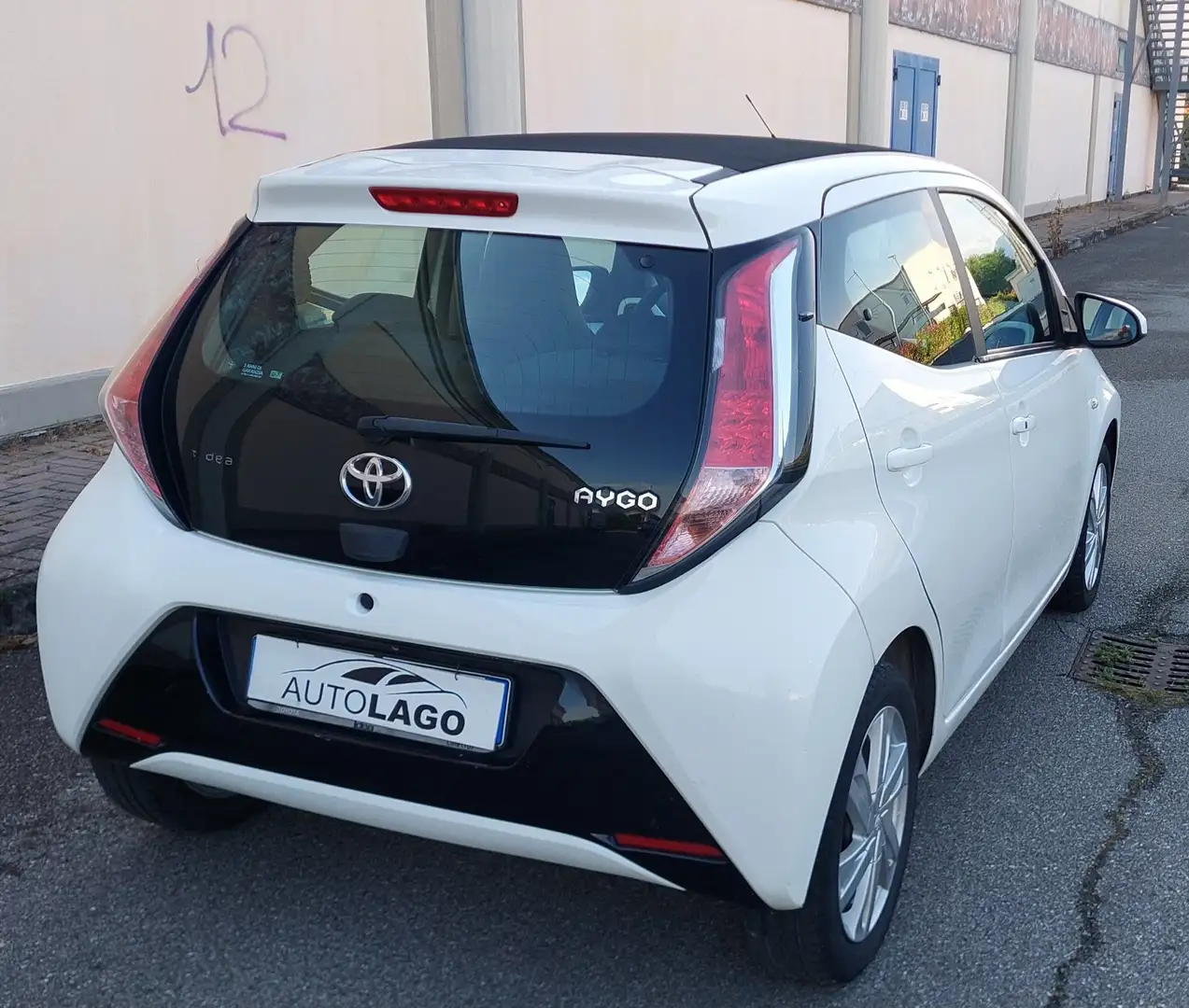 Toyota Aygo 5p 1.0 x-play my15   cabrio... Alb - 2