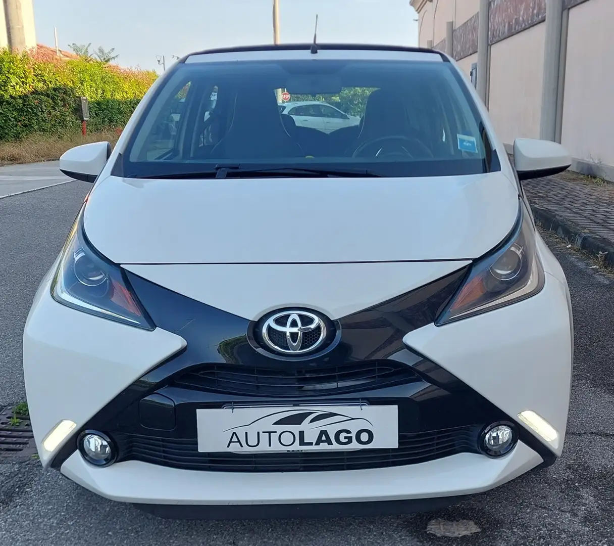 Toyota Aygo 5p 1.0 x-play my15 cabrio... Alb - 1