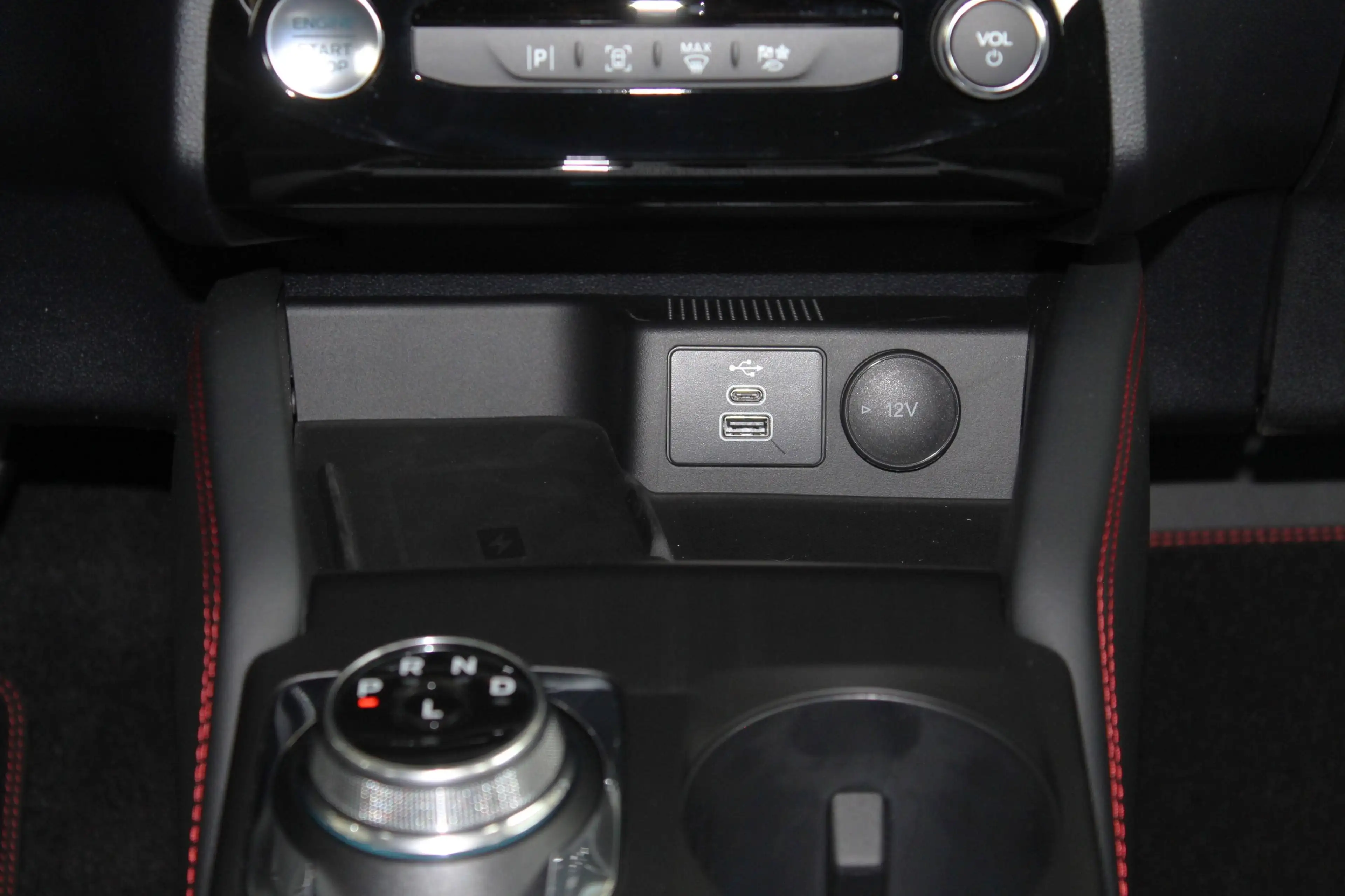 Ford Kuga ST-Line 4x4 Navi,SYNC 4,LED,RFK,PDC,WinPak — photo 9