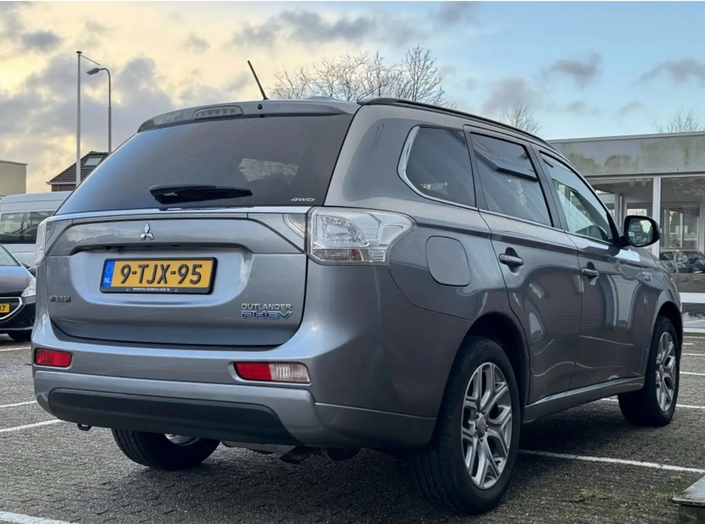 Mitsubishi Outlander 2.0 4WD PHEV Instyle Hybride incl. BTW export Grijs - 1