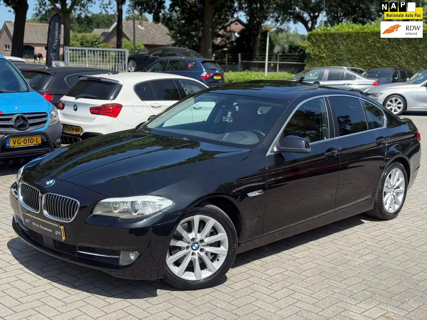BMW 528 5-serie 528i High Executive|Leder|Dakje|Soft close Zwart - 1