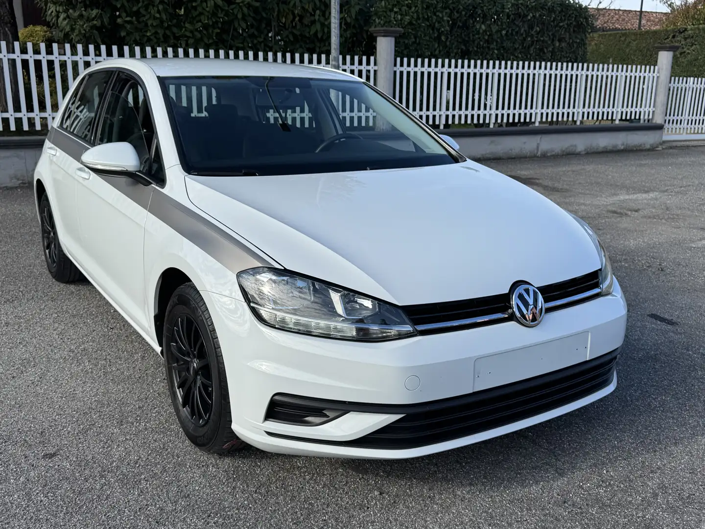 Volkswagen Golf 5p 1.0 tsi Trendline 85cv - 1