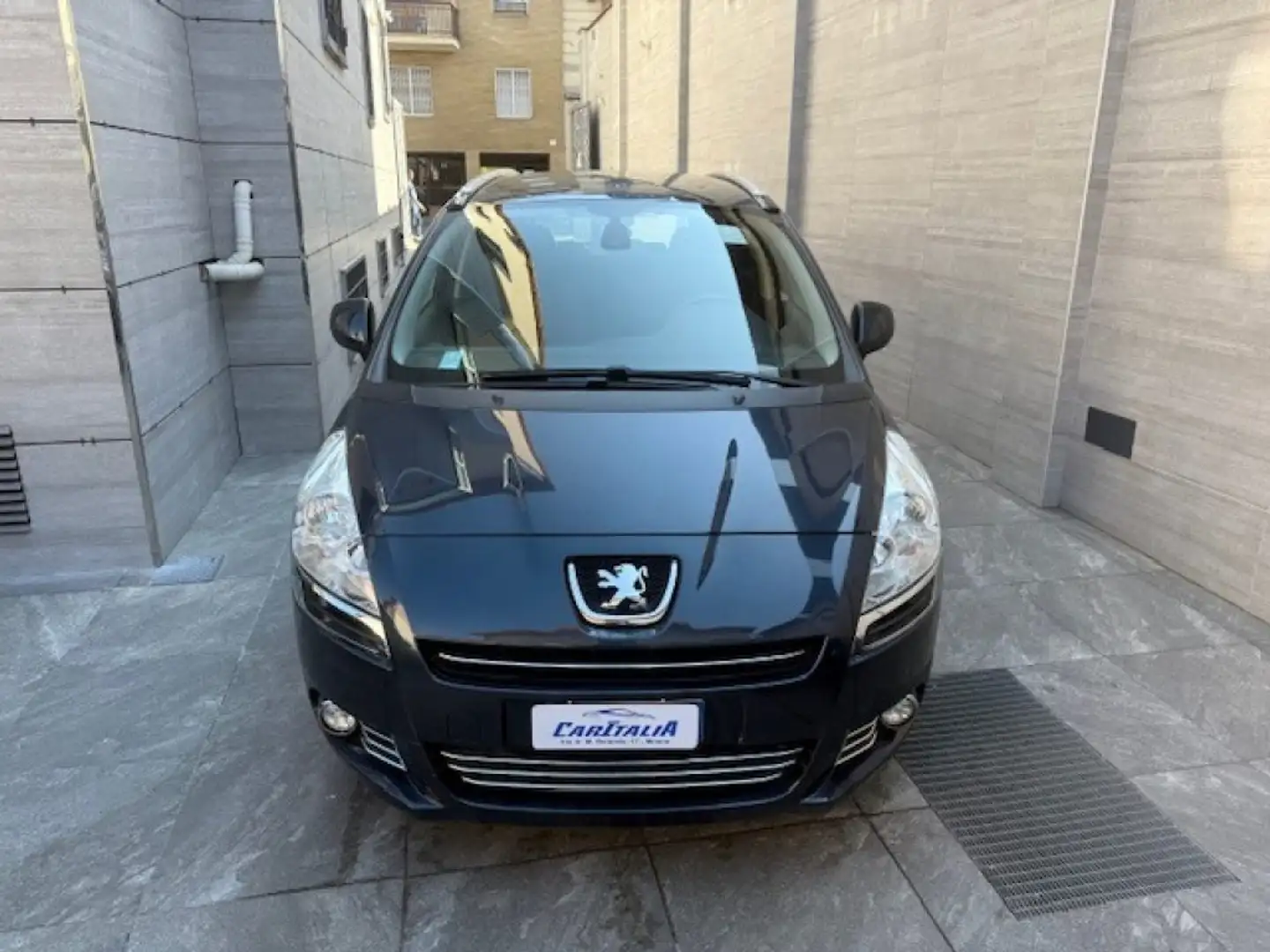 Peugeot 5008 1.6 HDi 115CV Allure 7 Posti Gris - 2