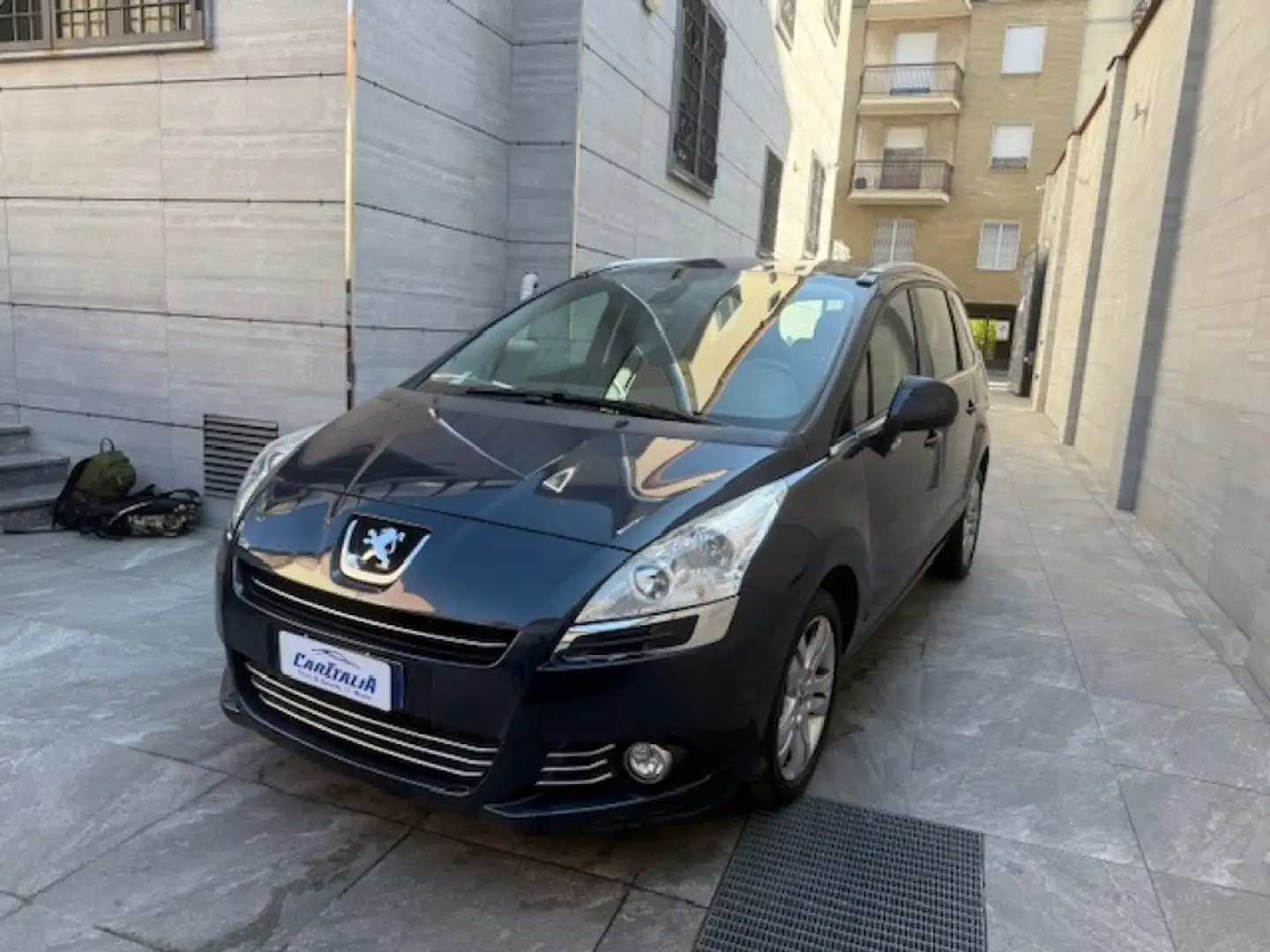 Peugeot 5008 1.6 HDi 115CV Allure 7 Posti Gris - 1