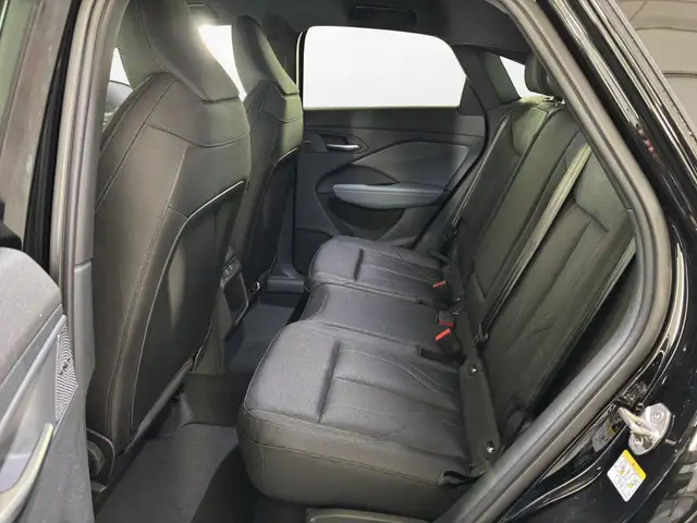 Audi Q3 view 10