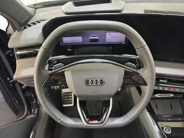 Audi Q3 view 8