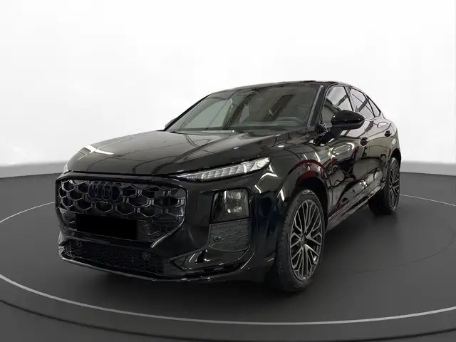 Audi Q3 view 5