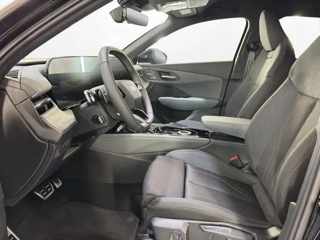 Audi Q3 view 9