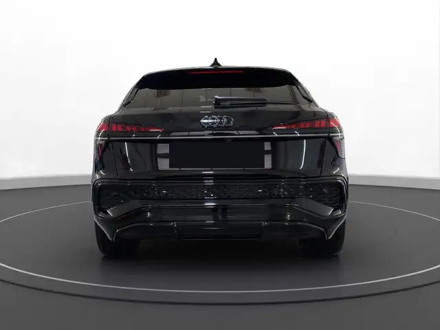 Audi Q3 view 12