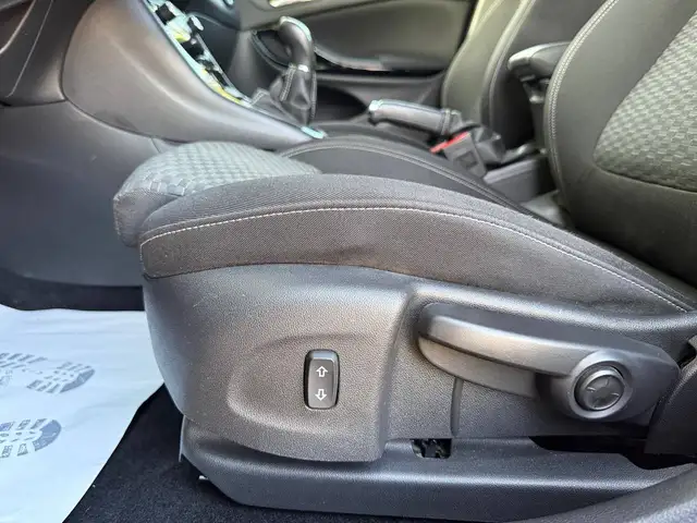 Opel Astra view 12