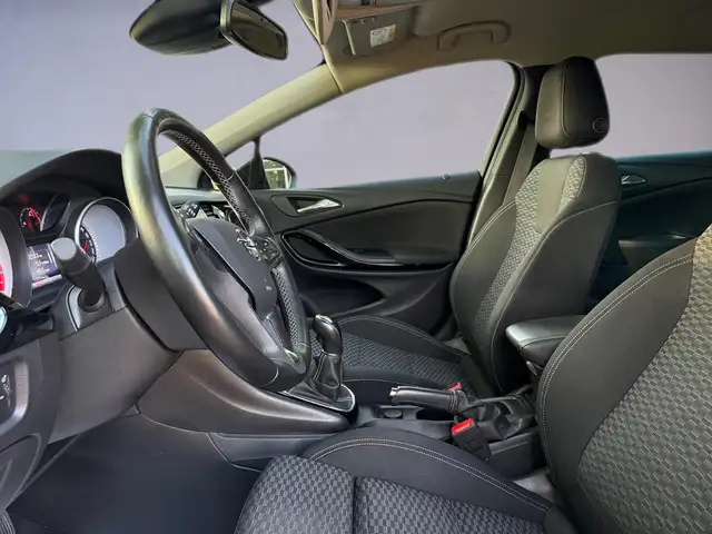 Opel Astra view 7