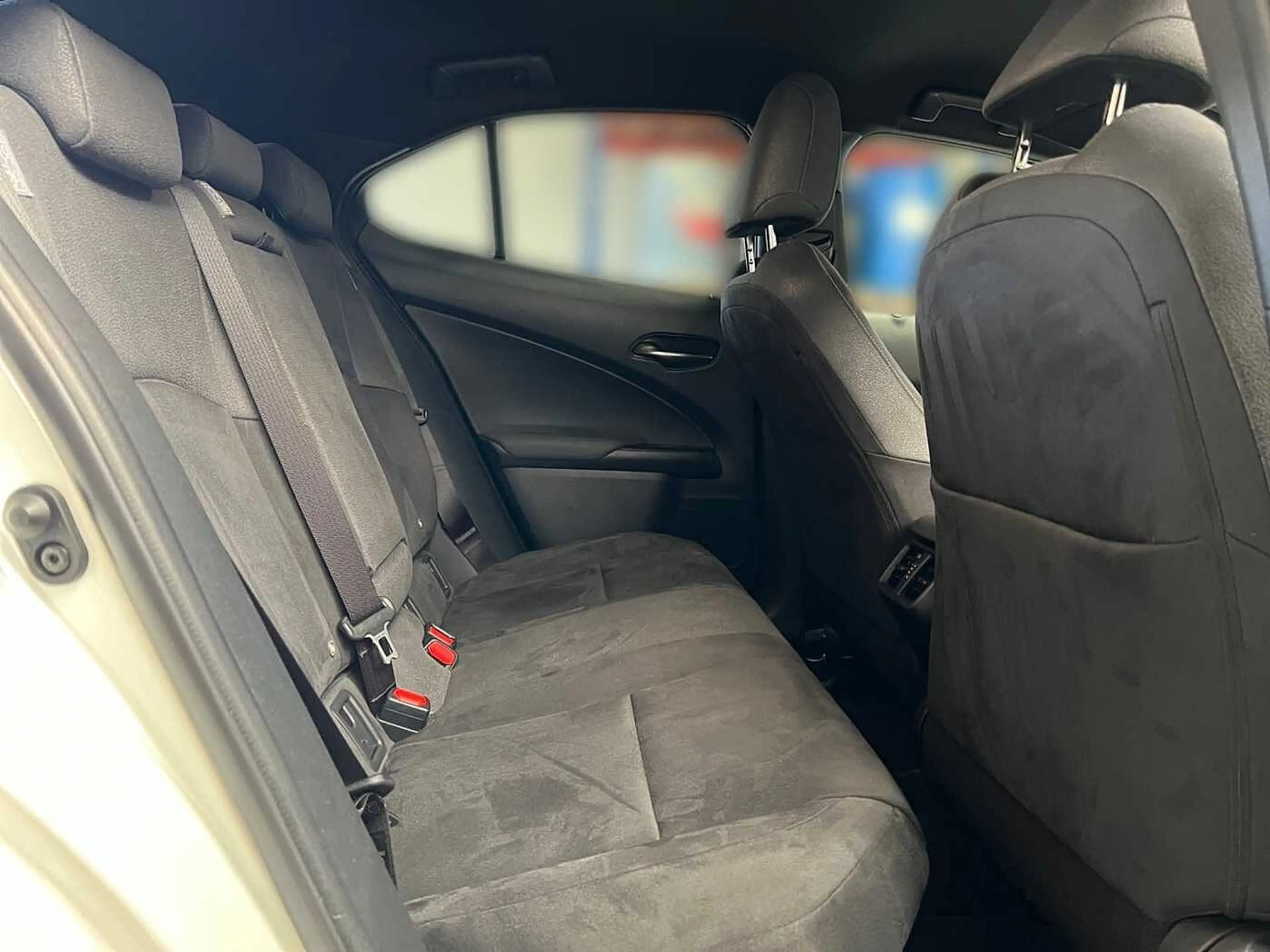 Lexus UX 250h 2.0 Hybrid Style Edition — photo 7