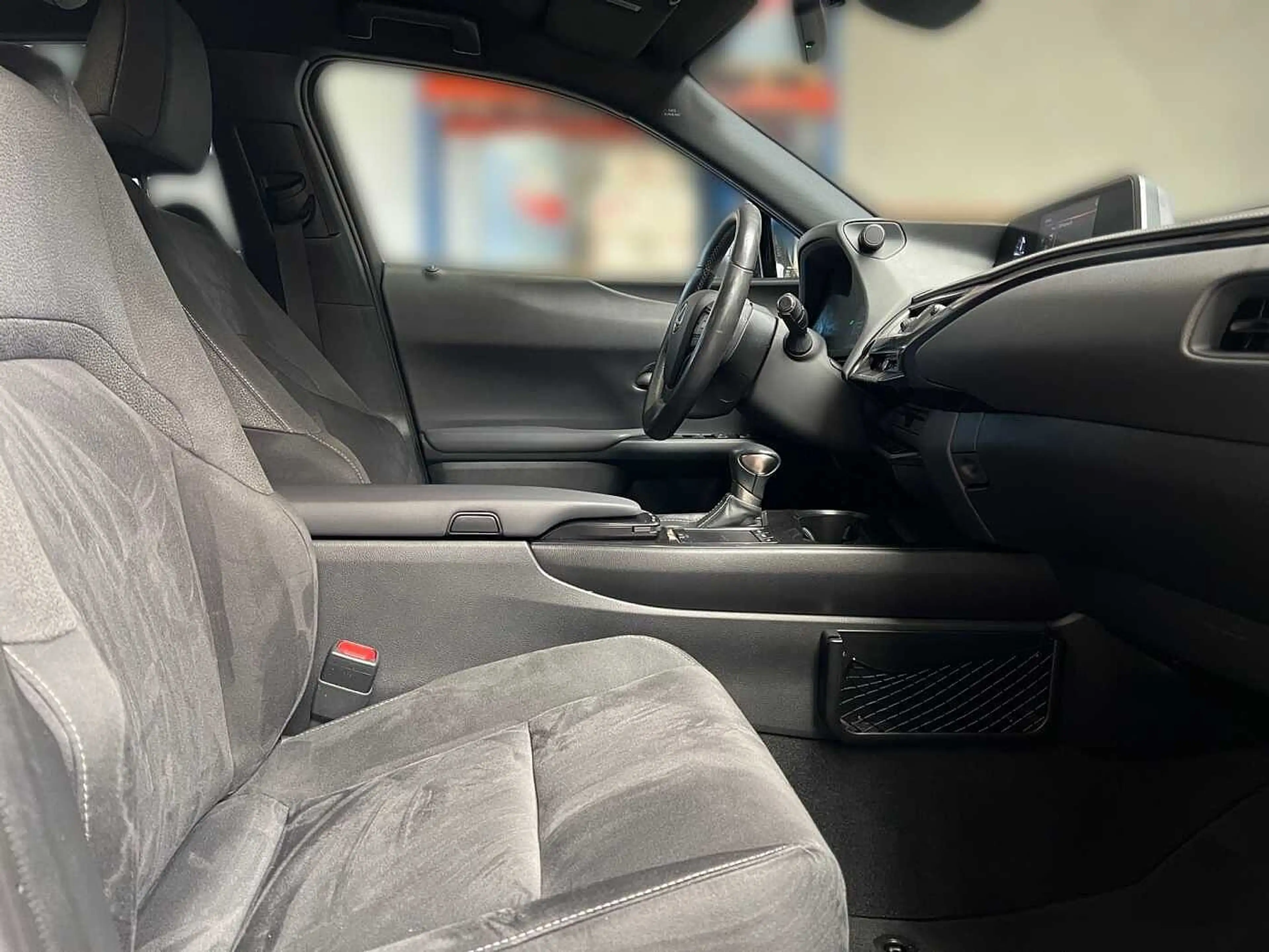 Lexus UX 250h 2.0 Hybrid Style Edition — photo 6