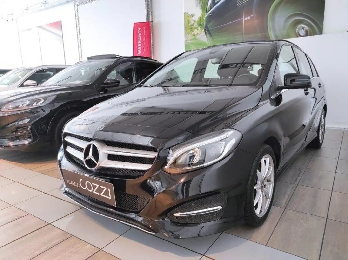 Mercedes-Benz B 200 - B 200 d Automatic 4Matic Business Extra Nero - 2