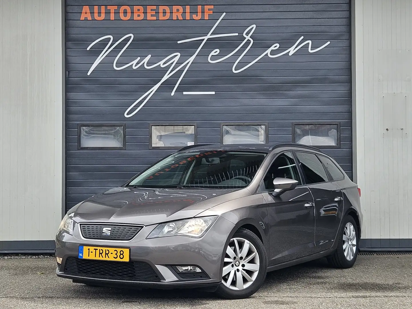 SEAT Leon ST 1.6 TDI Reference Business Ecomotive Gris - 1