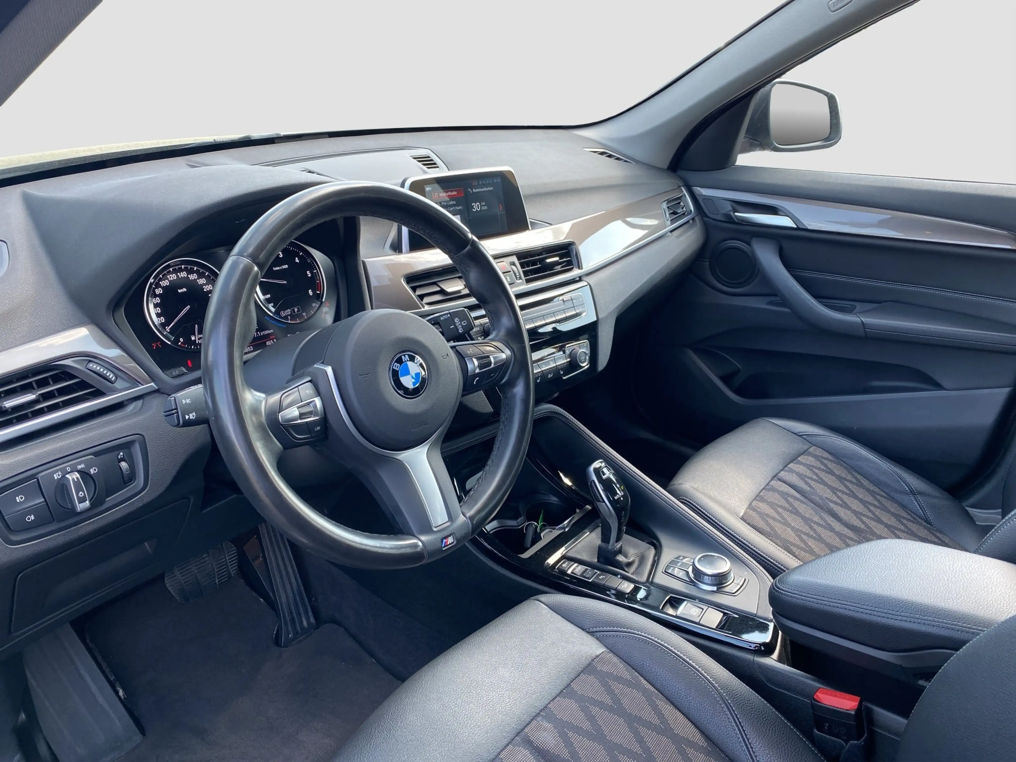 BMW X1 xDrive 18d LED SpurAss AHK Navi ParkAss AUT — photo 11