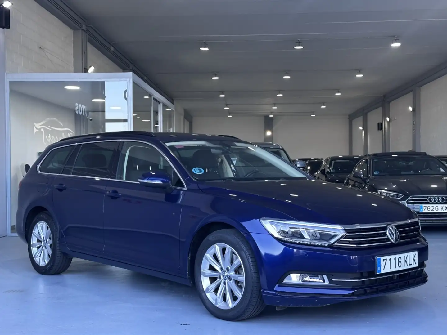 Volkswagen Passat Variant 1.6TDI Advance 88kW Bleu - 2