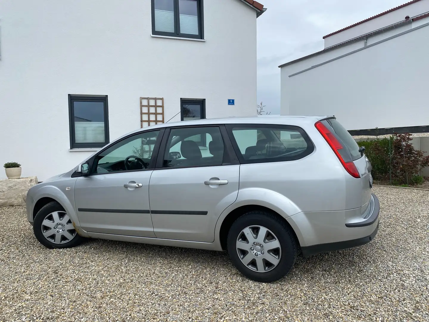 Ford Focus Turnier Trend Grau - 2