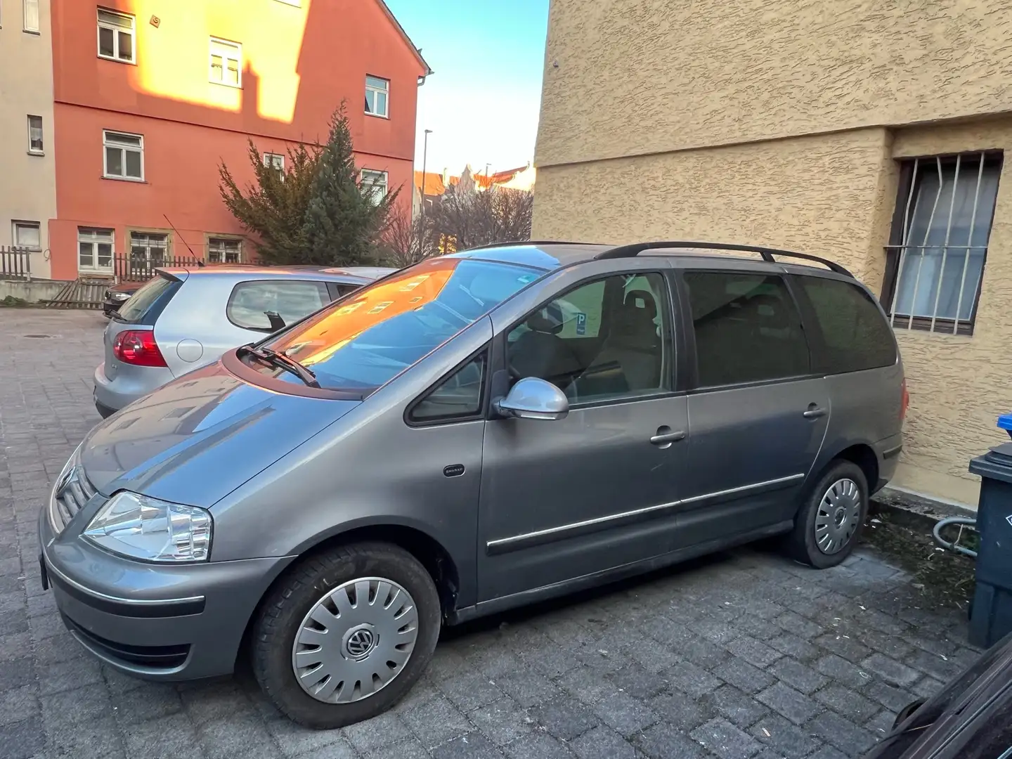 Volkswagen Sharan Comfortline Family siva - 2