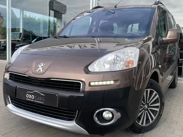 Peugeot Partner 1.6 HDI TEPEE 92CV / LIFT - ELEVATEUR / TRANSPORT PMR / VERVOER MINDERVALIDE / AIRCO / GARANTIE