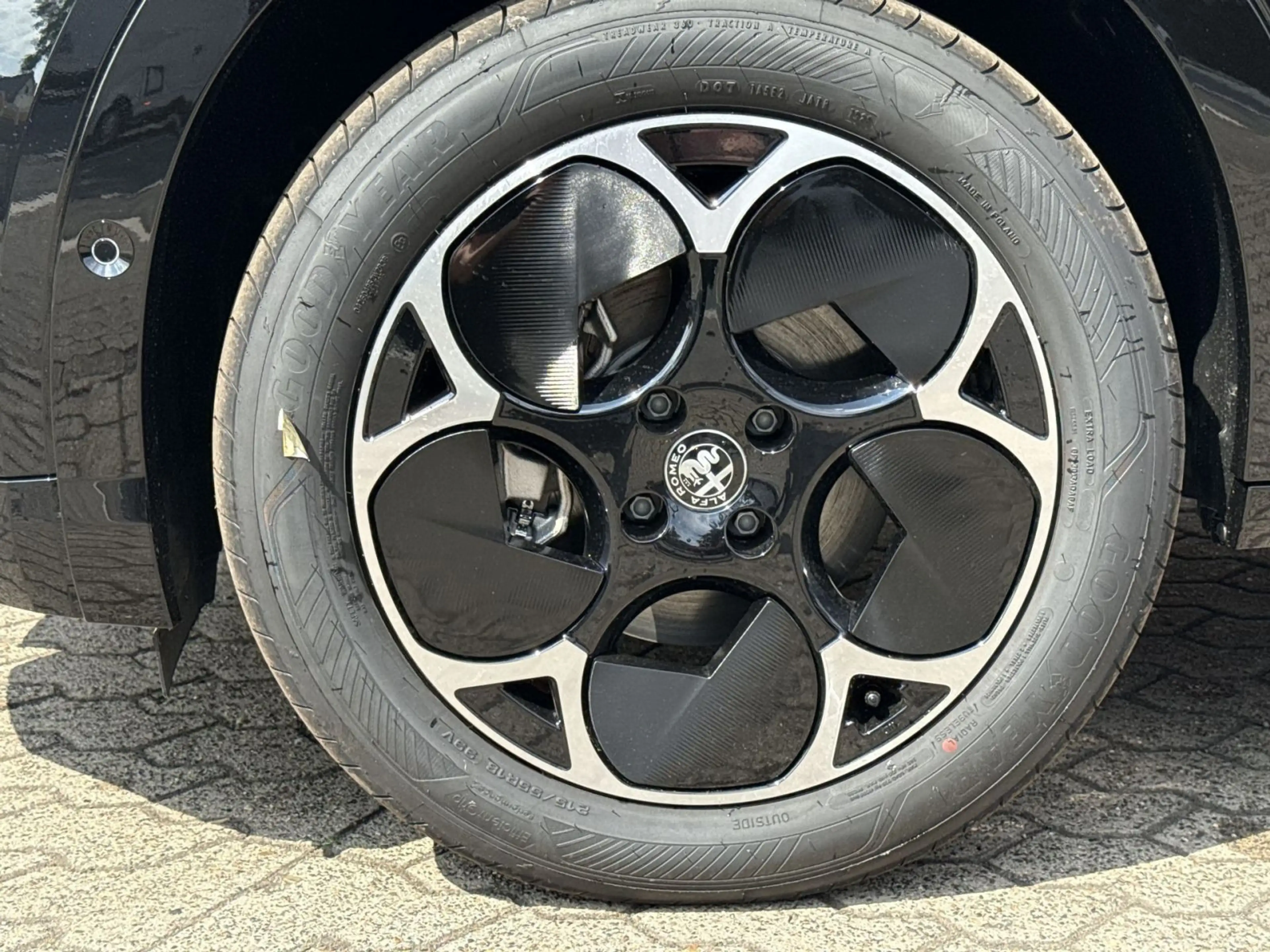Alfa Romeo Junior 1.2 VGT Mild Hybrid Ti +18" +Tech-Paket — photo 14