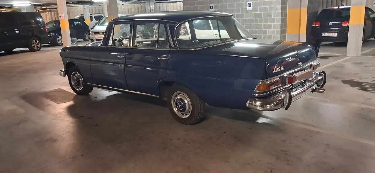 Mercedes-Benz 200, foto 2