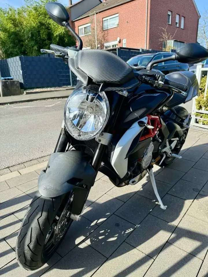 MV Agusta Brutale 800