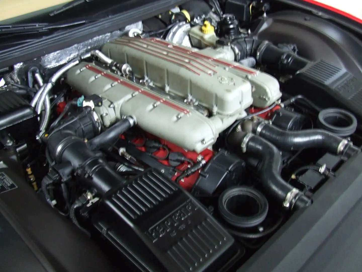 Ferrari 550 Maranello Red - 2