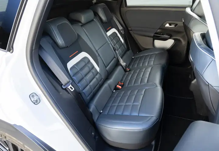 Citroën C5 Aircross Hybrid e-EAT8 Shine Pack 2023, foto 24