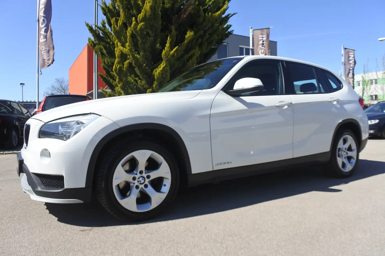 BMW X1 X1 sDrive16d Österreich-Paket Aut./NAVI/ Weiß - 2