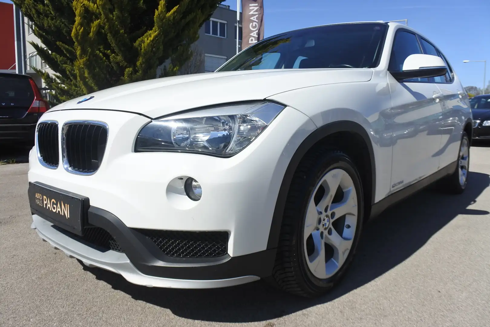 BMW X1 X1 sDrive16d Österreich-Paket Aut./NAVI/ Weiß - 1