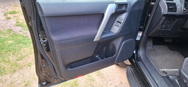 Toyota Land Cruiser 2.8 D-4D AUTOM eSD AHK ORIGINAL NUR 19 000KM! TOP! STANDHEIZUNG! — photo 9