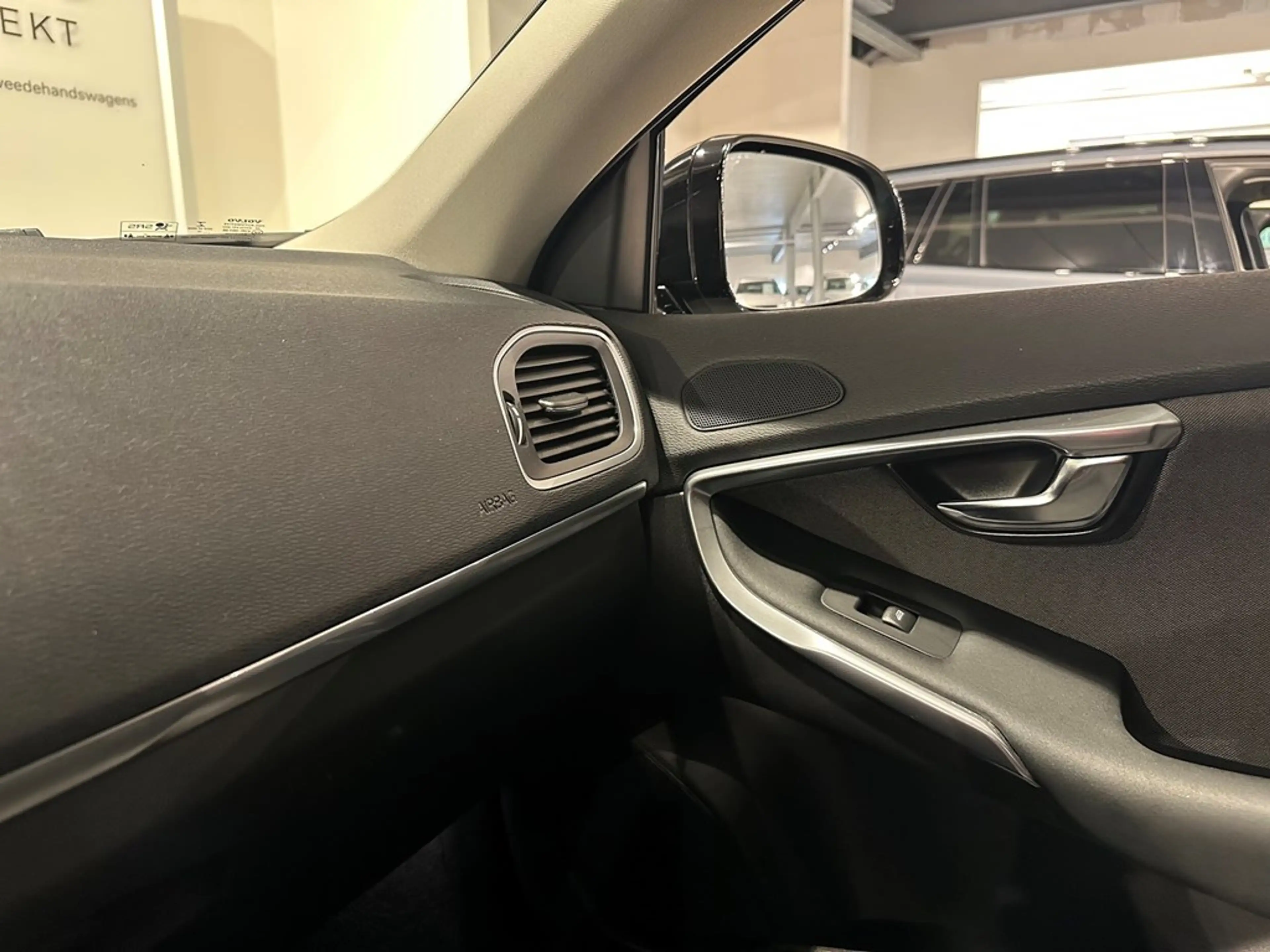 Volvo V40 Cross Country T4 Momentum — photo 7